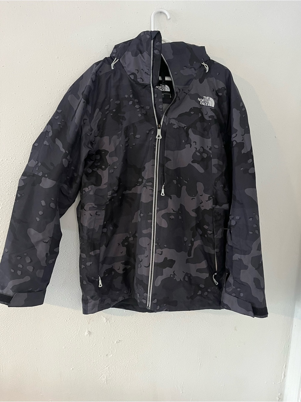 The North Face Men’s Black Camo Waterproof Hooded Jacket Size L